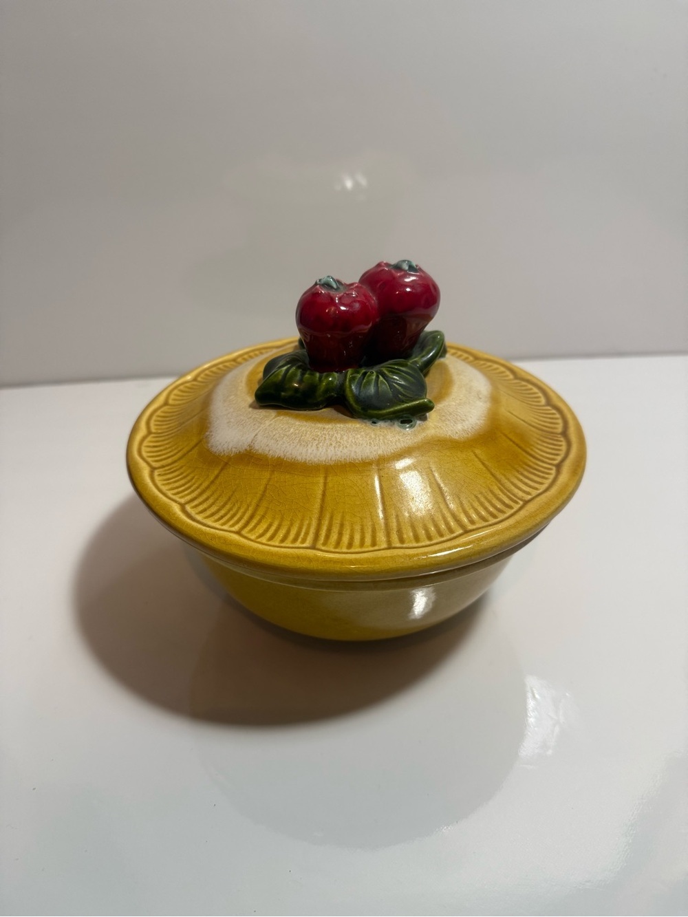 YELLOW CASSEROLE CALIFORNIA POTTERY RED STRAWBERRY DETAIL ON LID,USA